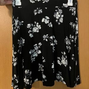 Kohl’s brand Skater Skirt, Size M JUNIORS, Black with floral print